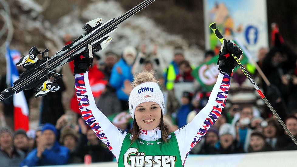 F�RSTE VCUP-SEIER: Foran hjemmetilhengerne kj�rte �sterrikske Anna Fenninger (22) seg opp fra 6.-plass til seier i verdenscuprennet i storslal�m onsdag. Foto: AFP Photo / Samuel Kubani / Scanpix