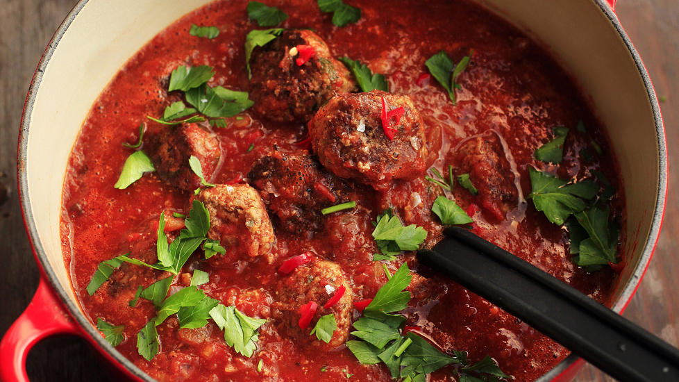 Kuler i krutt: �rets f�rste uker tilh�rer ingen sesong. Det er en tilstand som m� bekjempes. Et v�pen, etter julas feite m�ltider, er chili. Her: kj�ttboller i chilisaus.