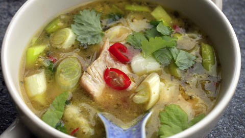 Thaiinspirert: Kylling- kokos- og chilisuppe..