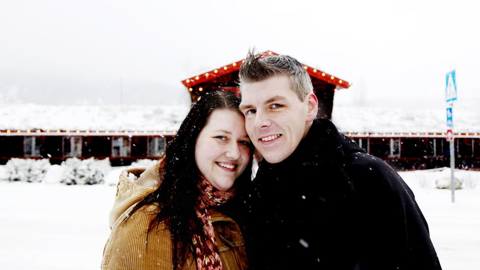  LYKKE:  Carl T�nnes Svanes og Kathrin Victoria Svanes m�ttes p� en livsstilsklinikk i Ebeltoft i Danmark. N� bor ekteparet sammen i naturskj�nne omgivelser i Evje i Aust-Agder.
Foto: Kristin Svorte
