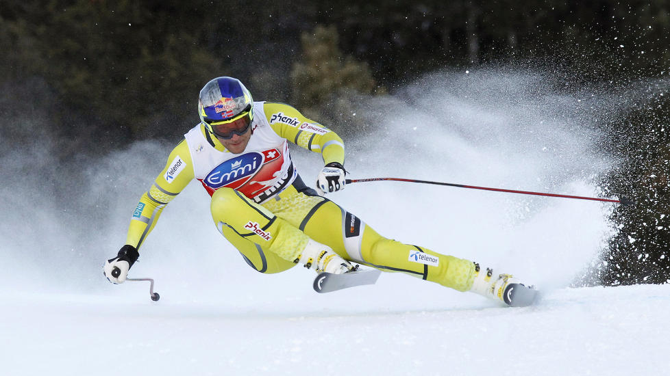 LEDER SAMMENLAGT: Aksel Lund Svindal tok tilbake sammenlagtledelsen i verdenscupen etter sjetteplassen i utforrennet i Bormio torsdag. Didier Defago fra Sveits vant. Foto: REUTERS / Alessandro Garofalo / Scanpix