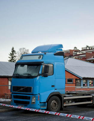 Leder i MC-klubb skutt p� vei til lastebilen