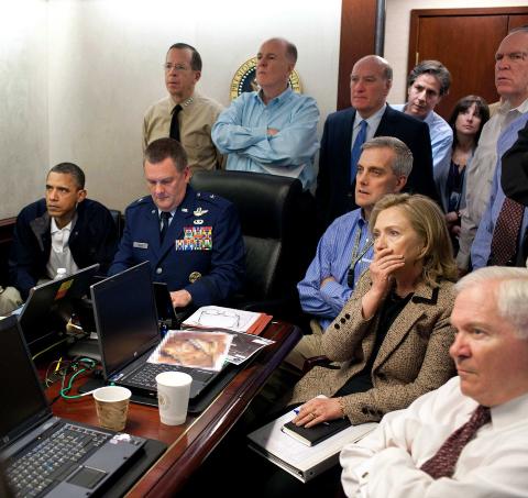 FULGTE MED: President Barack Obama fulgte med p� storskjerm da Osama bin Laden ble tatt og drept. Foto: The White House, Pete Souza/AP