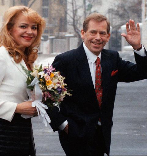 LITT MER BESKJEDENT: En av Europas store humanister og forkjempere for frihet og demokrati, Vaclav Havel, tidligere president i Tesjekkoslovakia og Tsjekkia, d�de dagen etter Kim Jong-il. Foto: Stanislav Peska/CTK/AP