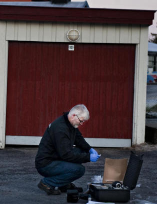 - Mann i finlandshette skj�t ham i ryggen