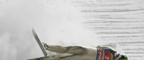 Tom Hilde falt stygt i Oberstdorf