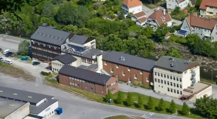 ELEVSTREK: Omlag halvparten av elevene m�tte i dag ikke opp til f�rste skoledag p� Rjukan videreg�ende. Rektor sier n� at han �nsker tettere dialog med elevr�det.