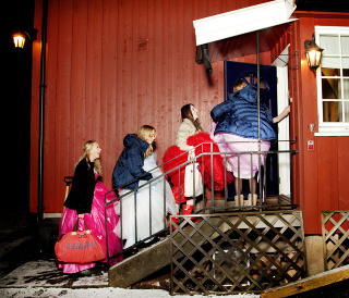 Fire kaker tasser av sted: Marienlyst-jentene rekker s� vidt innom f�rfesten f�r limmoen skal ta dem videre.