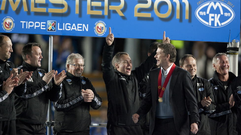 MESTERM�TE: Ole Gunnar Solskj�r (foran) jublet for seriegullet i november. Neste sesong starter med turnering i varmere str�k. Foto: Svein Ove Ekornesv�g / Scanpix