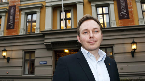 FOR H�Y PRIS: �Om politikerne vil kan prisene settes ned ytterligere 25 prosent gjennom � fjerne avgiften p� e-b�ker,� skriver Forlagssjef Mads Nygaard.


Foto: Cornelius Poppe / Scanpix