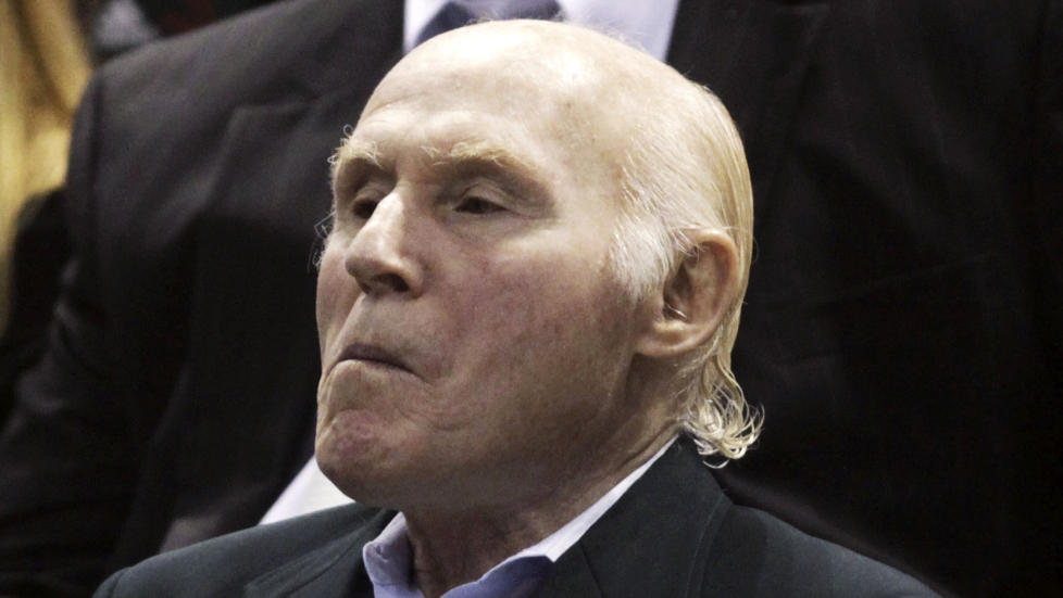 MISTENKSOM: Senator Herb Kohl oppfordrer sammen med senator Mike Lee til granskning av Google. De mener firmaet bruker s�kemotoren til � fremme egne tjenester fremfor konkurrentenes. Foto: Allen Fredrickson/Reuters