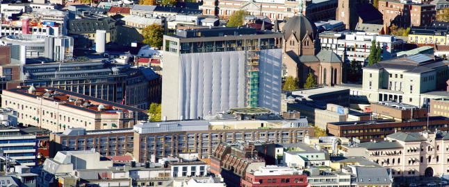 - Utsetter vedtaket om h�yblokkas framtid