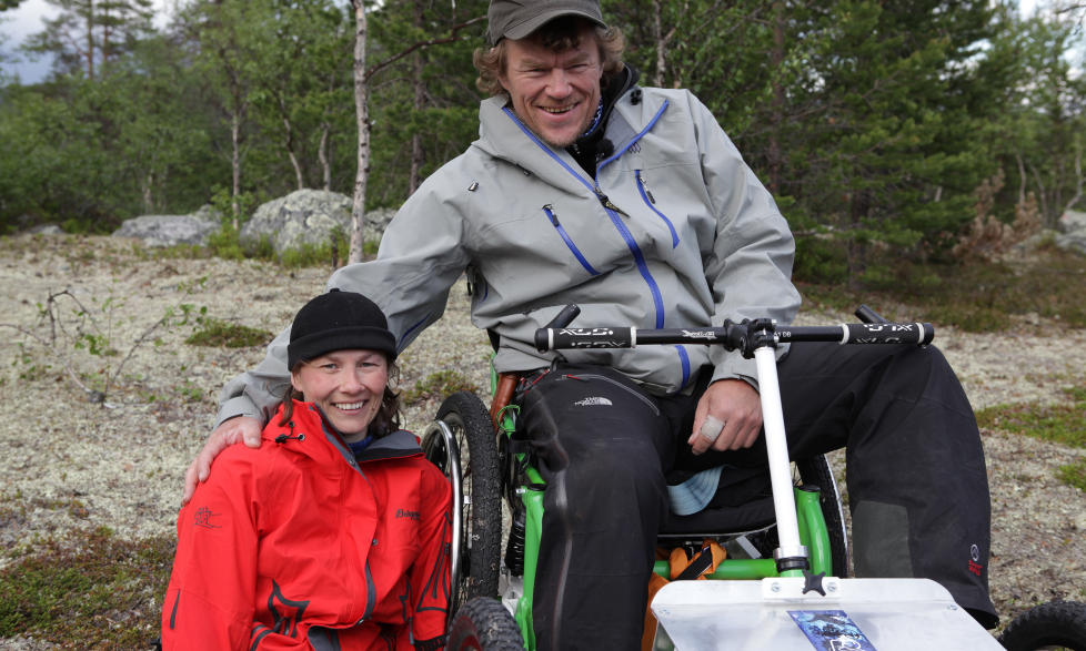 P� TV-EKSPEDISJON: Liv Tone Lind er en av 11 deltakere i NRK programmet �Ingen grenser�, hvor Lars Monsen leder deltakere med ulike funksjonshemninger p� en heftig fjellekspedisjon. Foto: NRK