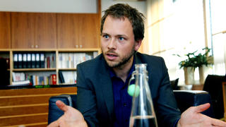 LITE AMBISI�ST: Barne- og likestillingsminister Audun Lysbakken vi utvide ordningen som foreligger. �Det er skuffende at regjeringen fortsetter � �flikke� p� den gamle ordningen�, skriver kronikkforfatterne.

Foto: Jacques Hvistendahl