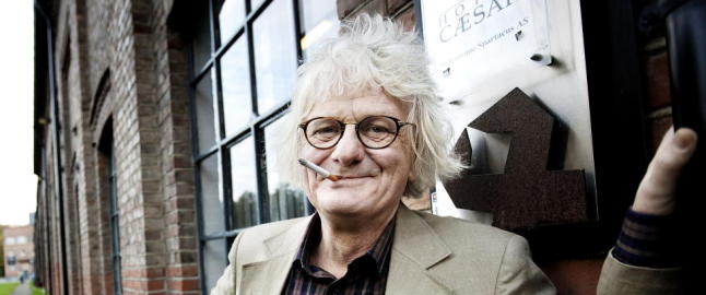 Hvis du e r�ykar ska du ikkje f� bo, og ikkje f� jobb. Og ikkje f� r�yka.