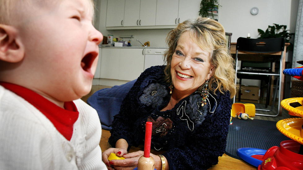 NIBARNSMOR:  Den svenske forfatteren Anna Wahlgren har i tyve �r gitt r�d til foreldre om hvordan de skal oppdra barna sine. N� har hennes ene datter gitt ut en bok, hvor hun tegner et sv�rt m�rkt bilde av barndommen.
Foto: Hans A Vedlog / Dagbladet