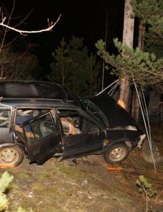 Kritisk skadd kvinne (38) satt fastklemt i minst to d�gn etter utforkj�ring