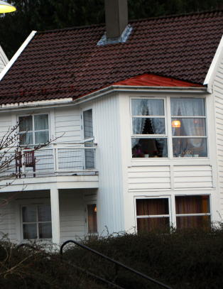 Ukjent person banket p� d�ren til Hildas nabo
