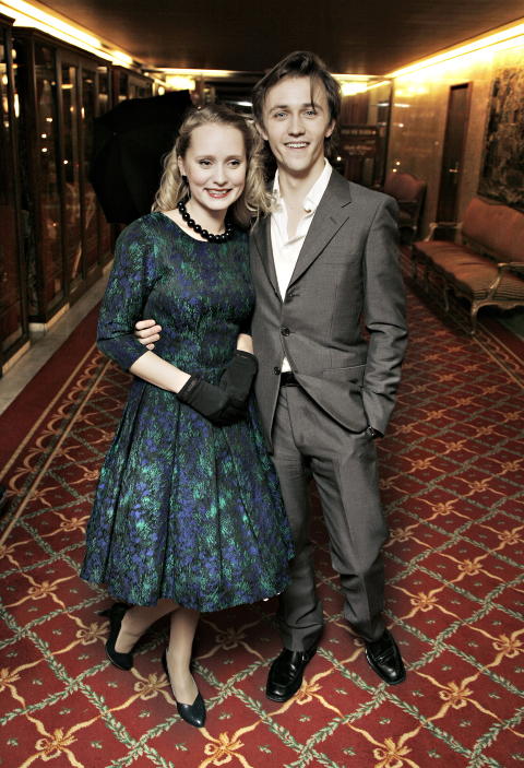 TATOVERT: Sondre Lerche er gift med skuespiller Mona Fastvold Lerche. N� har han ogs� tatovert navnet hennes p� armen. Her fra �Hotel C�sar� sitt julebord for noen �r siden. Foto: Lars Eivind Bones/Dagbladet