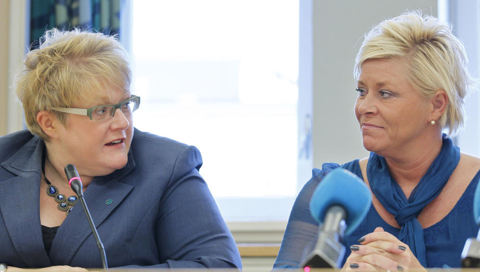 VALGKAMP:(F.v.) Trine Skei Grande og Siv Jensen sitter ved siden av hverandre en partilederdebatt, men st�r langt fra hverandre politisk, if�lge Venstrelederen. �I 2011 har vi markert oss som et liberalt, sosialt og radikalt parti p� saksfelt etter saksfelt,� skriver hun. Foto: H�kon Mosvold Larsen/Scanpix