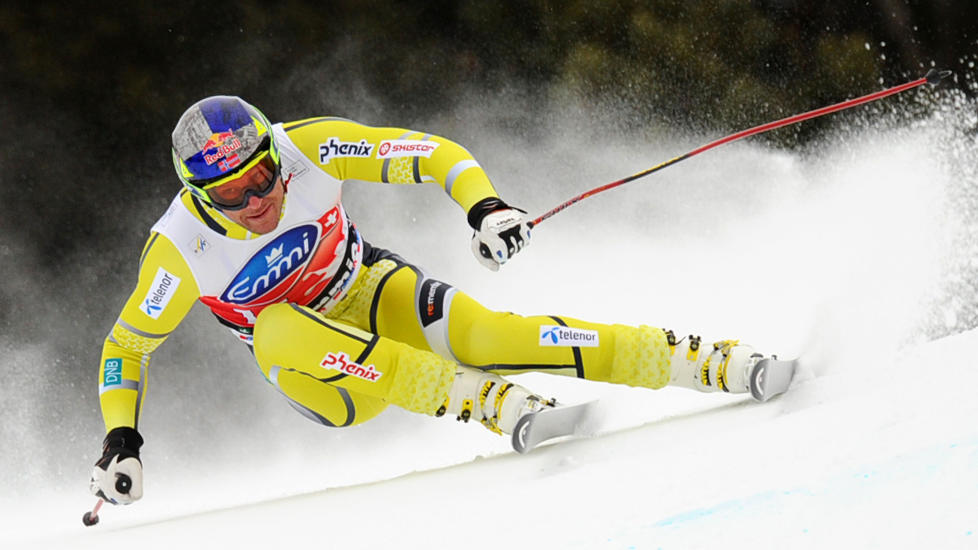 SKUFFELSE: Aksel Lund Svindal l� langt bak etter ganske svak kj�ring i f�rste omgang og satset hardt i annen. Det endte med at nordmannen kj�rte ut.Foto: SCANPIX/AFP/OLIVIER MORIN