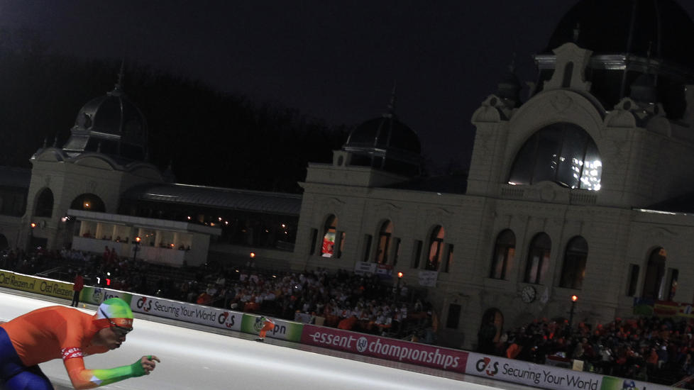 SUVEREN NEDERLENDER: Sven Kramer i Budapest i dag.Foto: SCANPIX/REUTERS/Laszlo Balogh