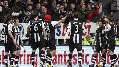 VIDERE: Newcastle Uniteds Jonas Guutierrez scoret vinnerm�let mot Blackburn. Foto: AP Photo/Scott Heppell