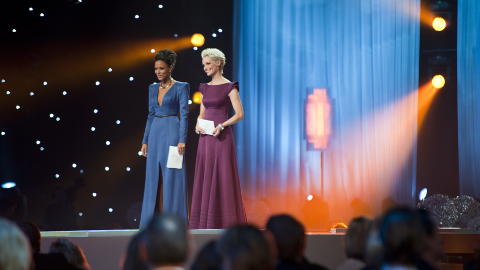 GALLA: Haddy N'jie og Anne Rimmen under Idrettsgallaen i Hamar OL-amfi l�rdag kveld. 
Foto: Fredrik Varfjell / Scanpix