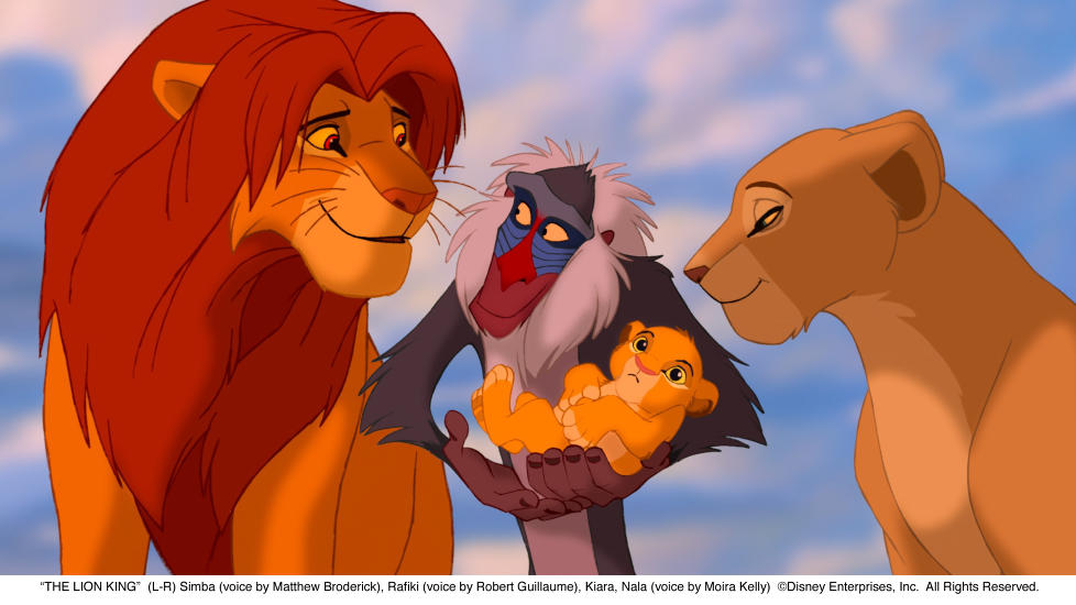 F�R MORDET: En nyf�dt Kiara i armene p� hofftjener Rafiki, omkranset av far og mor.