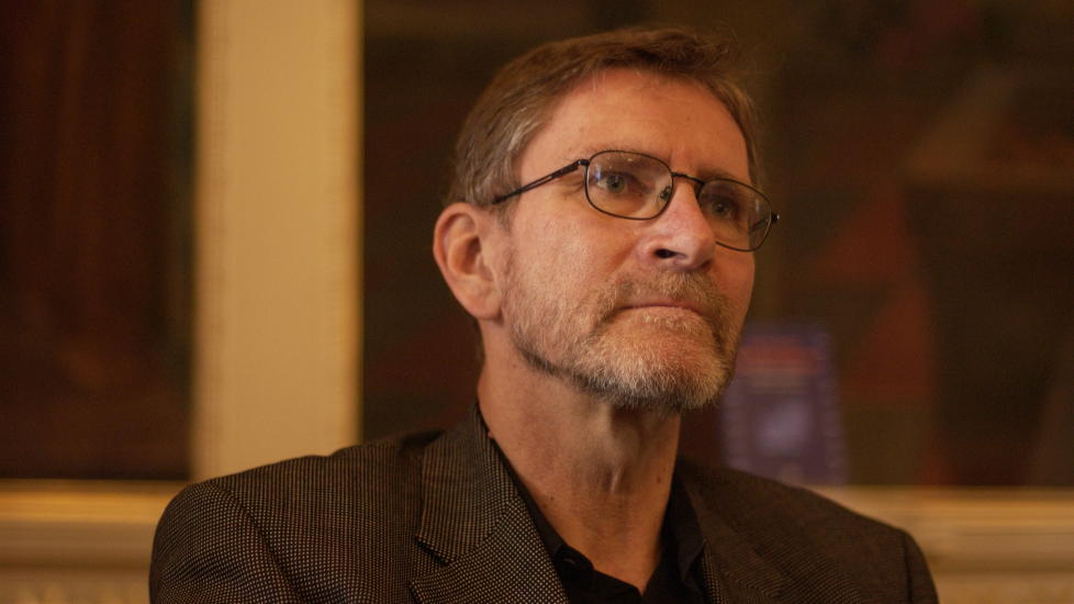 HAR SKREVET UTREDNING: Helge R�nning og hans kolleger overleverte fredag Anniken Huitfeldt utredningen �Til bokas pris - Utredning av litteraturpolitiske virkemidler i Europa�. Foto: Lars Eivind Bones/Dagbladet