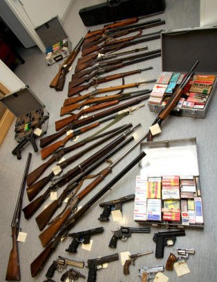 Narkolanger tatt med 40 skytev�pen i Porsgrunn