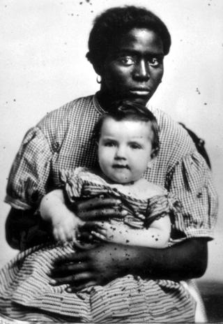 SLAVEHISTORIE:  Her har en amerikansk slave sin eiers jente p� fanget. Bildet er tatt rundt 1850. Foto: Missouri Historical Society via WGBH-TV / AP Photo