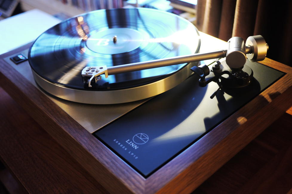 KLASSIKER: Den s� nesten lik ut p� 1970-tallet, men innmaten i Linn Sondek LP12 er oppgradert til det ekstreme. Alle foto: Jan Omdahl