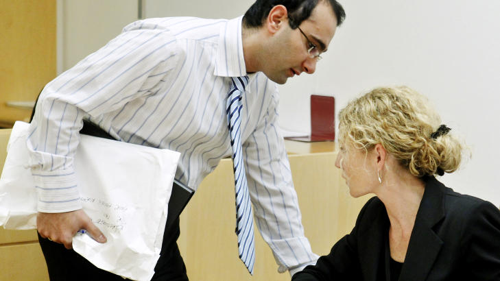 FORSVARER OG AKTOR: Forsvarer Amir Mirmotahari og politiadvokat Cecilie Schl�sser M�ller i et fengslingsm�te f�r jul. Foto: Erlend Aas / Scanpix