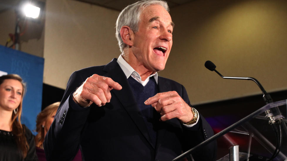 I MEDVIND:   Ron Paul kritiserer makthaverne og gj�r det skarpt i den repulikanske nominasjonsprosessen i USA. Foto: REUTERS/Shannon Stapleton/Scanpix