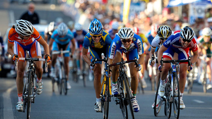 VM-S�LV: Marianne Vos (t.v) tapte spurten i landeveisrittet i K�benhavn-VM i h�st. Foto: AFP/Mark GUNTER