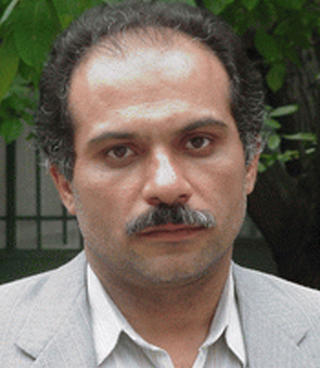 F�RSTE AV FEM OFRE: Dette udaterte bildet viser universitetsprofessoren Massoud Ali-Mohammadi. I morgen er det n�yaktig to �r siden hanble drept. Siden har ytterligere fire iranske vitenskapsmenn blitt utsatt for liknende atentat, tre av dem har omkommet. Foto: REUTERS/FARS NEWS