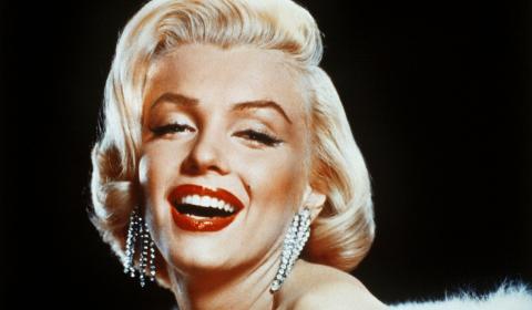 Omdiskutert d�dsfall: Det er i �r femti �r siden Marilyn Monroe ble funnet d�d under mystiske omstendigheter. Den amerikanske forfatteren og regiss�ren Keya Morgan er overbevist om at hun ble myrdet, og at Robert F. Kennedy var p� �stedet. I februar kommer Morgans �bevisf�rsel�, boka �Murder on Fifth Helena Drive�. Arkivfoto SCANPIX