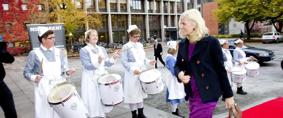 Fire av fem sykepleiere f�r ikke full jobb