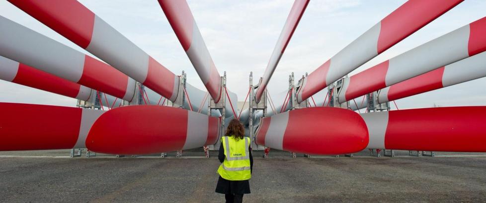 Dansk vindm�lleprodusent sier opp 2335 ansatte