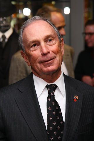 MICHAEL BLOOMBERG: Synes ikke stjerneparets VIP-behandling p� sykehuset er et problem. Foto: Neilson Barnard / Getty Images for Giorgio Armani/ AFP / Scanpix