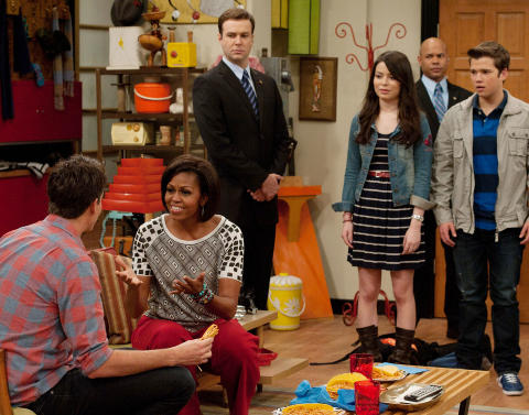 BARNE-TV: Michelle Obama var nylig p� innspilling til ungdomsserien �iCarly�. Foto: LISA ROSE/NICKELODEON/AP