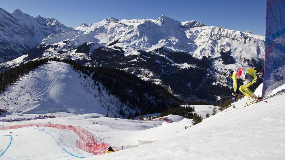 NEST RASKEST: Aksel Lund Svindal p� Hundschopf-hoppet i Wengen under dagens utfortrening. Nordmannen er fortsatt ikke helt kvitt influensaen, men var nest raskest p� trening i dag. Foto: Alessandro Della Bella, EPA/Scanpix