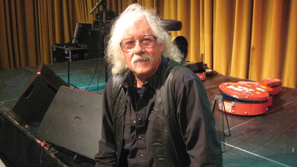 TIL NORGE: Arlo Guthrie (64) er p� en Skandinavia-turn� som tar ham til Norge seinere denne m�neden, med start i Halden mandag 16. januar. I sommer skal han hedre faren, Woody Guthrie. Foto: �yvind R�nning/Dagbladet