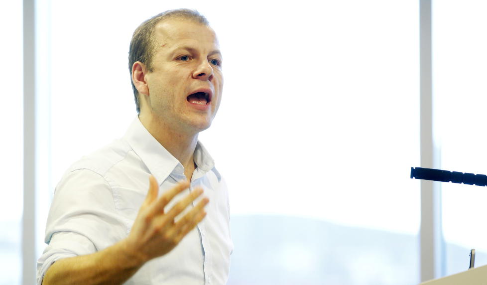  TRAKK VINENRLODDET SELV:  SVs lederkandidat Heikki Holm�s vil innf�re 28 prosent skatt p� boligsalg for � hjelpe unge inn p� boligmarkedet.
Foto: H�kon Mosvold Larsen / Scanpix