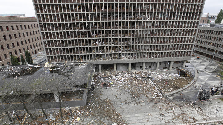 STORE �DELEGGELSER: Slik s� regjeringskvartalet ut 23. juli, dagen etter terrorangrepet. Foto: KRIPOS / Scanpix