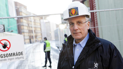 350 MILL: Regjeringen og avdelingsdirekt�r Ole Peder Nordheim i Departementenes servicesenter skal kj�pe inn private vektertjenester for 350 millioner kroner de neste fire �rene. Hensikten er � styrke departementenes egen sikkerhetsstyrke som har f�tt langt mer � gj�re etter 22. juli.
Foto: Tore Meek / Scanpix