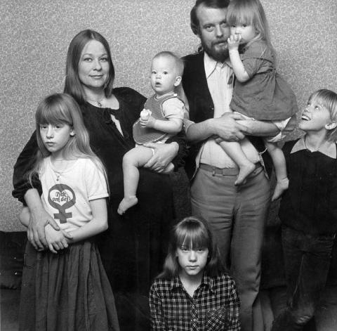 Storfamilie: En gravid Anna Wahlgren med fem av sine barn. Felicia (12) foran,. Bildet er tatt av Aftonbladet i 1979.