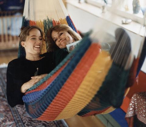 Mor og datter:  -Jeg br�t med mamma fo ti �r siden, sier Felicia. Dette bildet er fra 1997, mens mor og datter fremdelse hadde et forhold til hverandre.