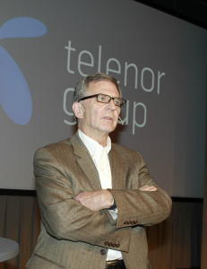 - Giske truet med � kaste Telenor-styret